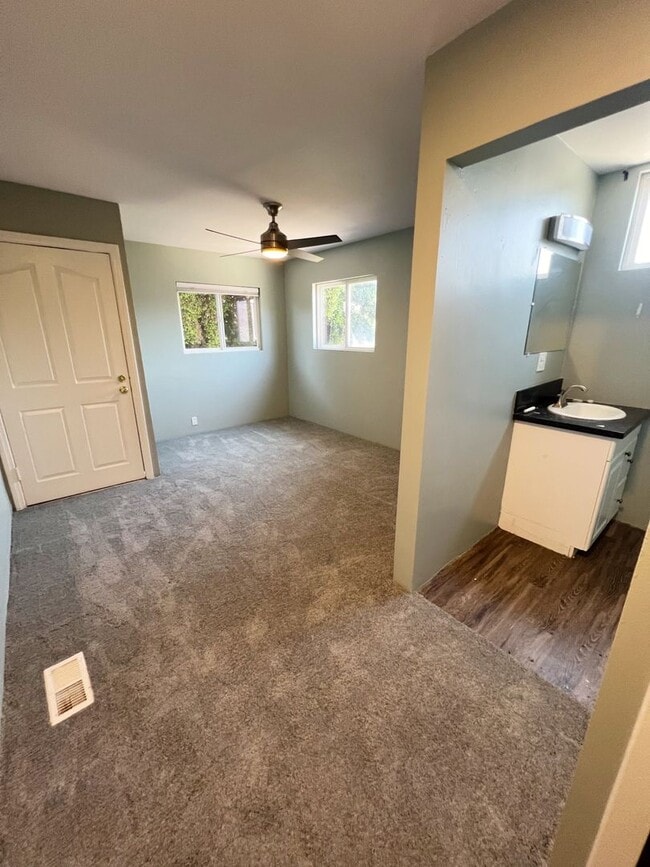 Building Photo - 4 Bed/2 Bath Home in North Park!