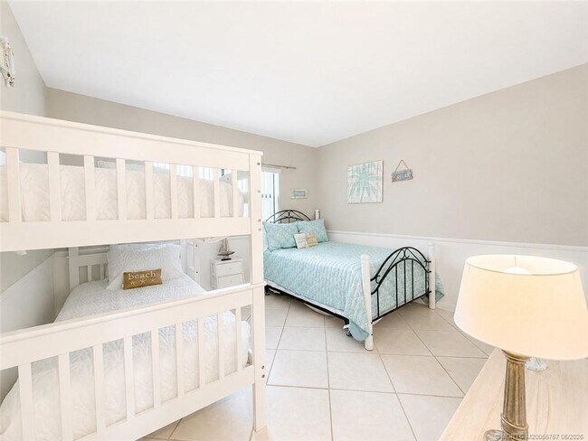 Building Photo - 7430 S Ocean Dr