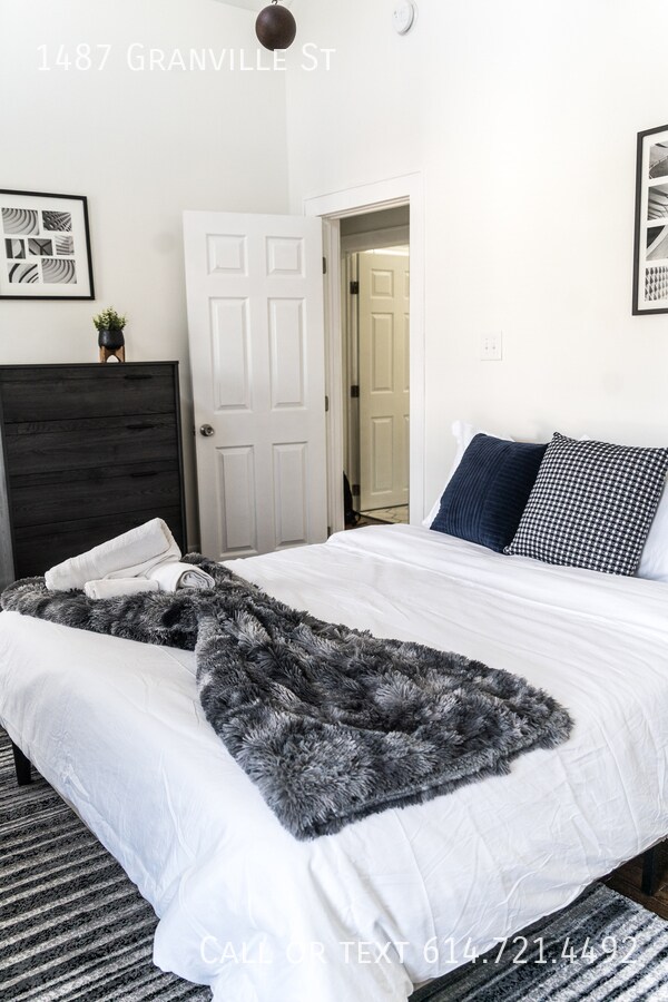 Building Photo - 1487 Granville St