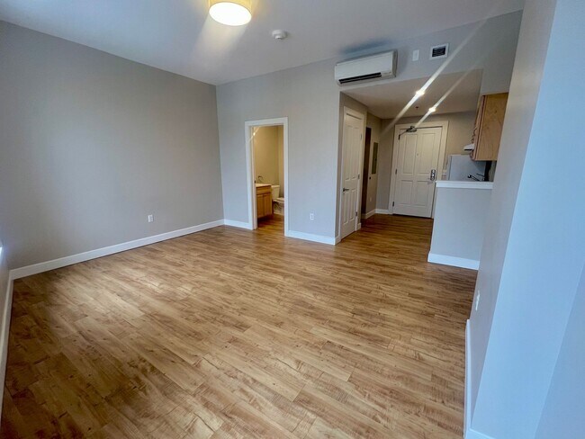 Building Photo - Putnam Winslow– $1,020 – 1 Bathroom Studio, 325 SQ.FT. – UTILITIES INCLUDED, Available Immediately