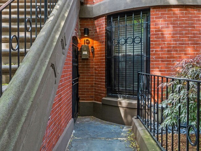 Building Photo - 19 Greenwich Pk