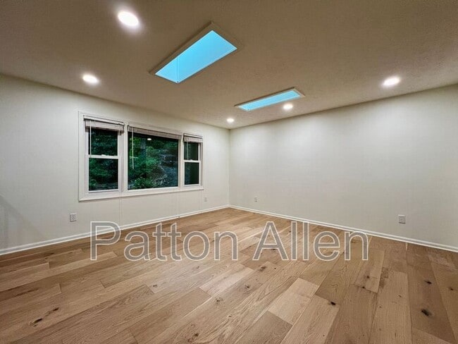 Building Photo - 9 Ravenwood Ln