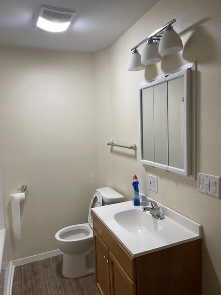 Building Photo - 136 S Lincoln Ave