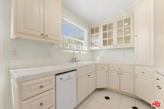Building Photo - 1701 Stearns Dr