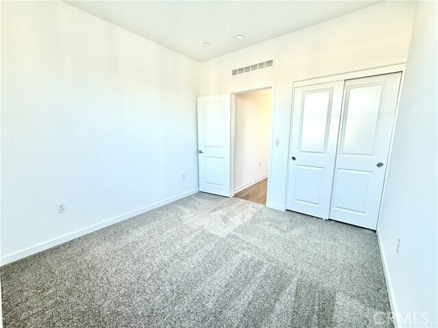 Building Photo - 2625 E Forest Paseo