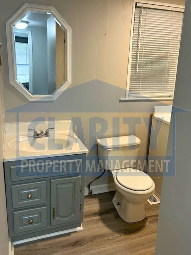 Building Photo - Cozy, four bedroom home!