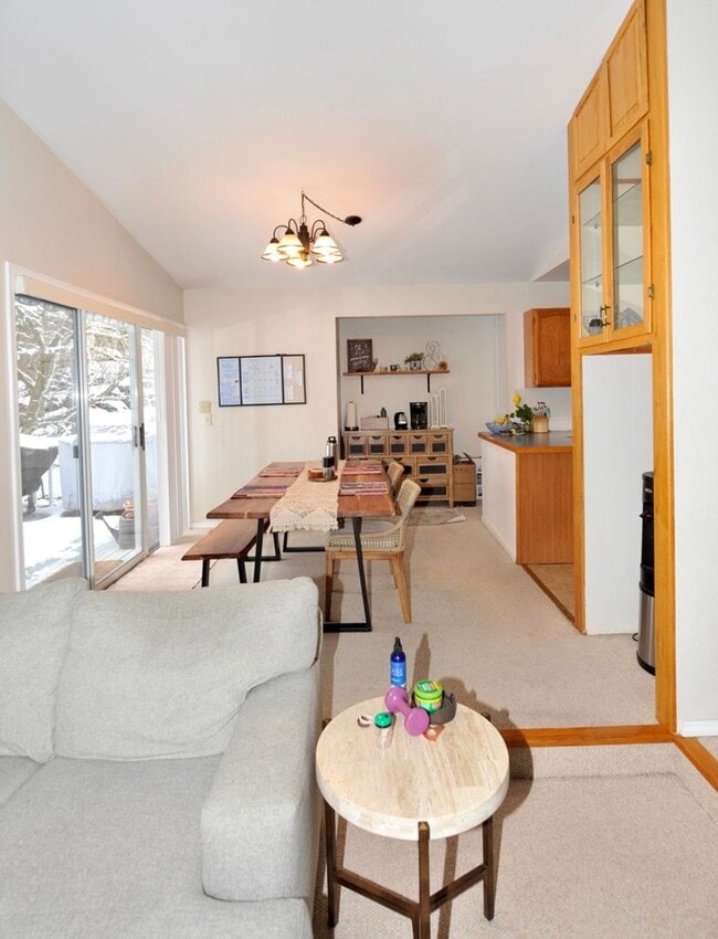 Building Photo - Fairway Golf Course 3 bed 3 bath with basement