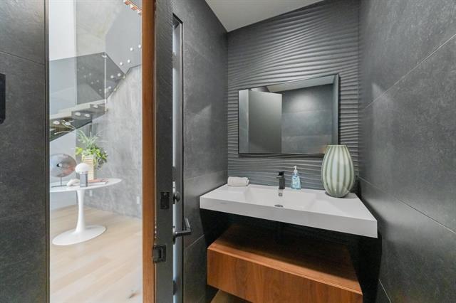 Building Photo - 3731 Gilbert Ave