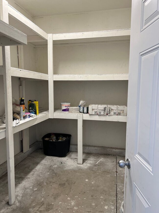 Building Photo - THIS IS A LEASE TAKEOVER - PLEASE CONTACT ...