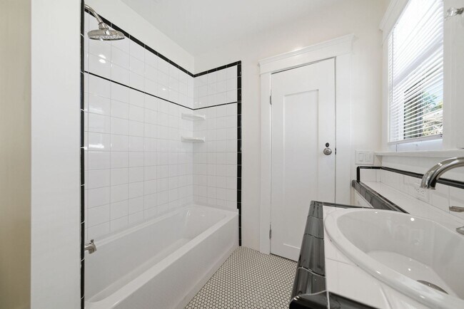 Building Photo - Remodeled Craftsman Single Family Home in Old Town Orange