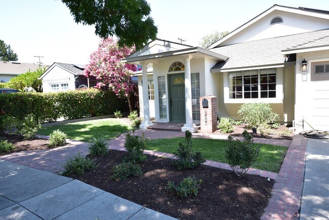 Front 2 - 1287 Westwood St