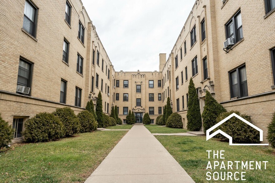 Building Photo - 1948 W Wilson Ave