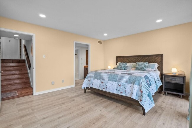 Building Photo - Amazing Mid-Century Modern 2 Bed, 2.5 Bath Ready for New Tenants- Eagle Mountain Saginaw ISD- 76179