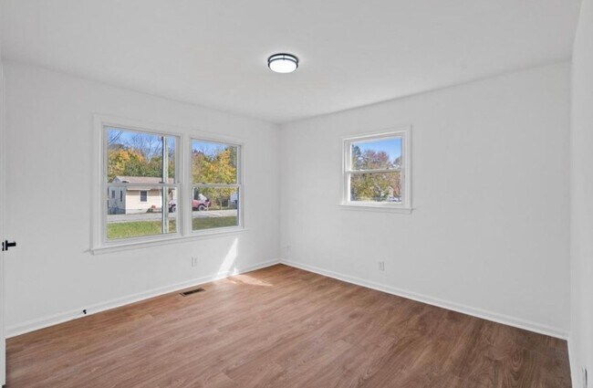 Building Photo - Well maintained 3 bedroom home!