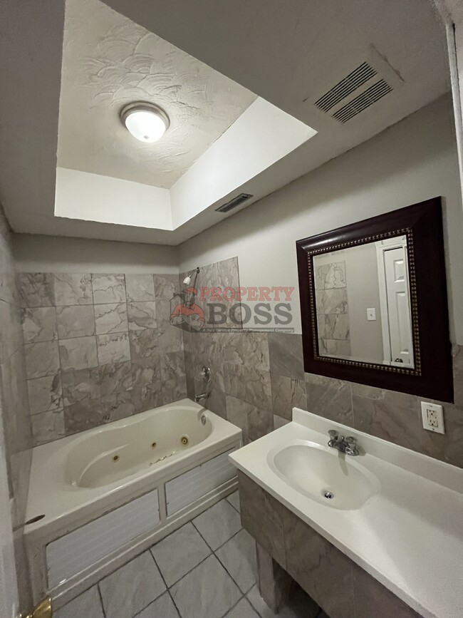 Building Photo - 3826 Butternut St