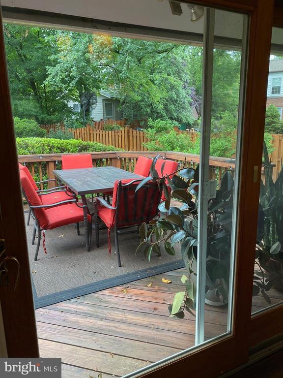 Building Photo - 9808 Forest Grove Dr