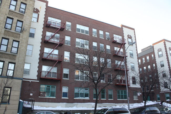 Primary Photo - Kingsbridge Court
