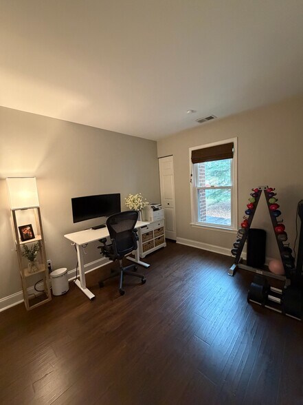 Building Photo - 7602 Lakeside Village Dr