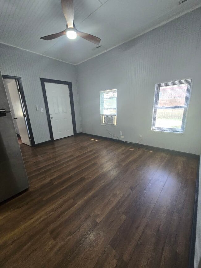 Building Photo - 2621 Askew Ave