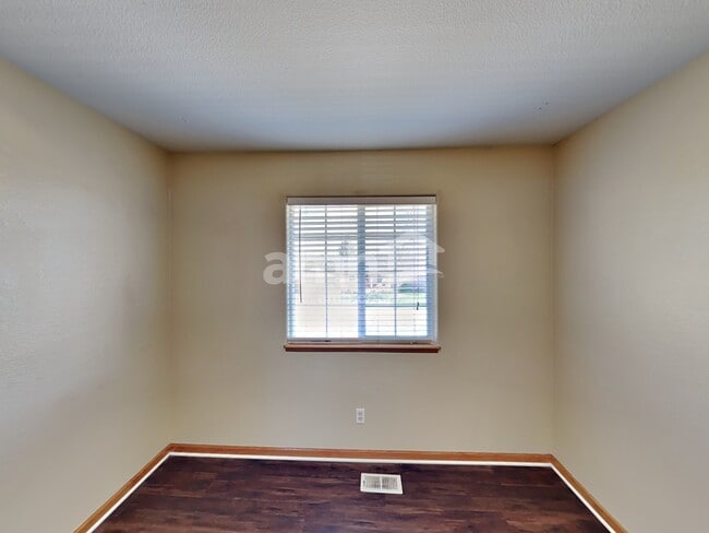 Building Photo - 3808 Ironhorse Dr