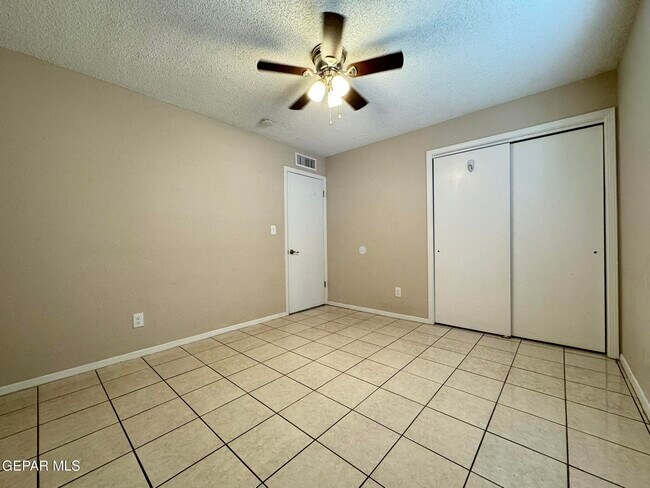 Building Photo - 701 Espolon Dr