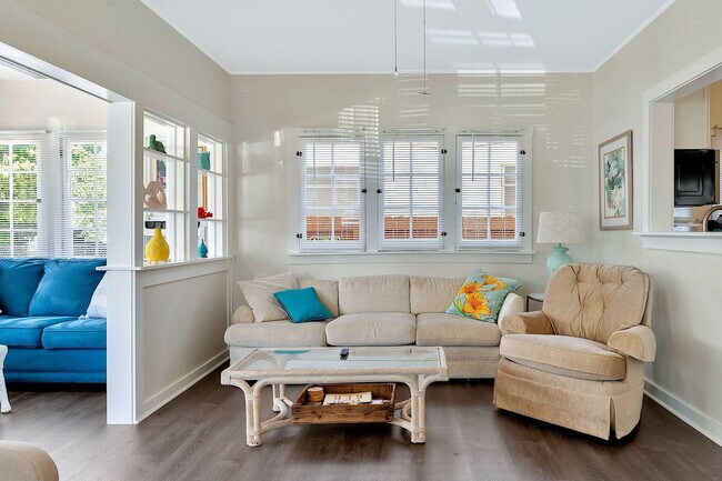 Building Photo - 118 S J St