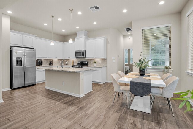 Building Photo - 28100 Rocky Heights Dr