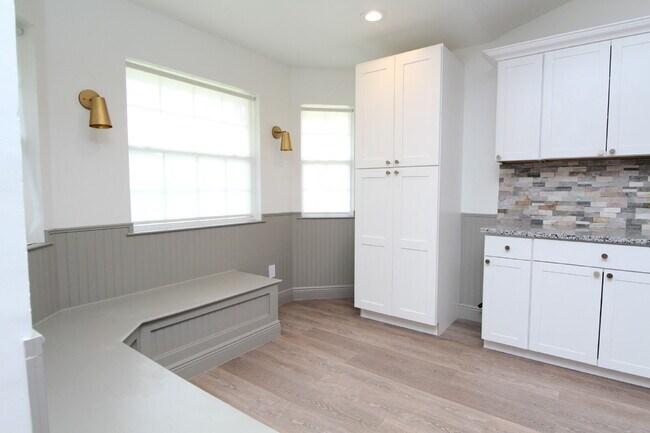 Building Photo - Stunning West Pensacola Home on Nearly an ...