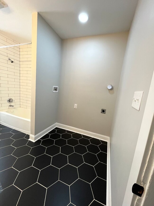 Building Photo - Recently renovated 2 bedroom 1.5 bathroom ...