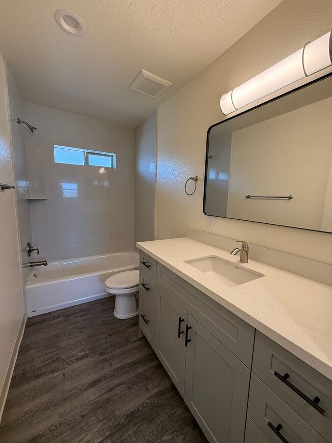 Building Photo - Free Month of Rent for Move in before Dec 1st - Brand New Upstairs 2 Bedroom Apartment