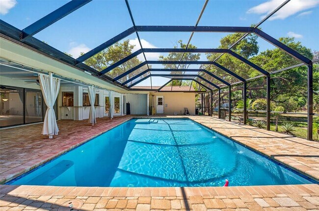 Building Photo - 2111 Paddock Cir