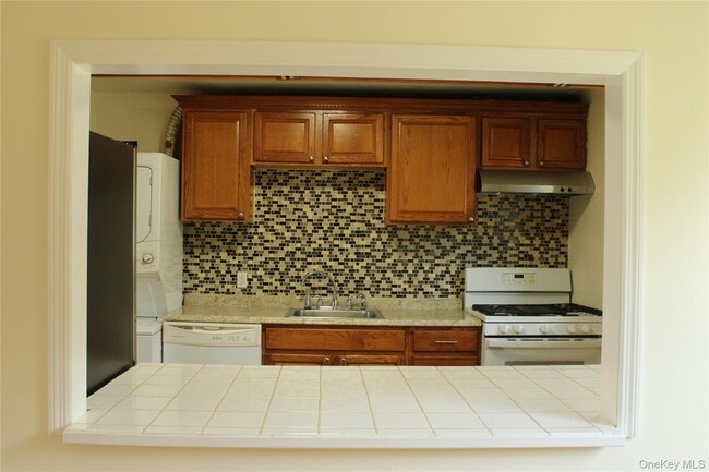 Building Photo - 1 Fishkill Glen Dr