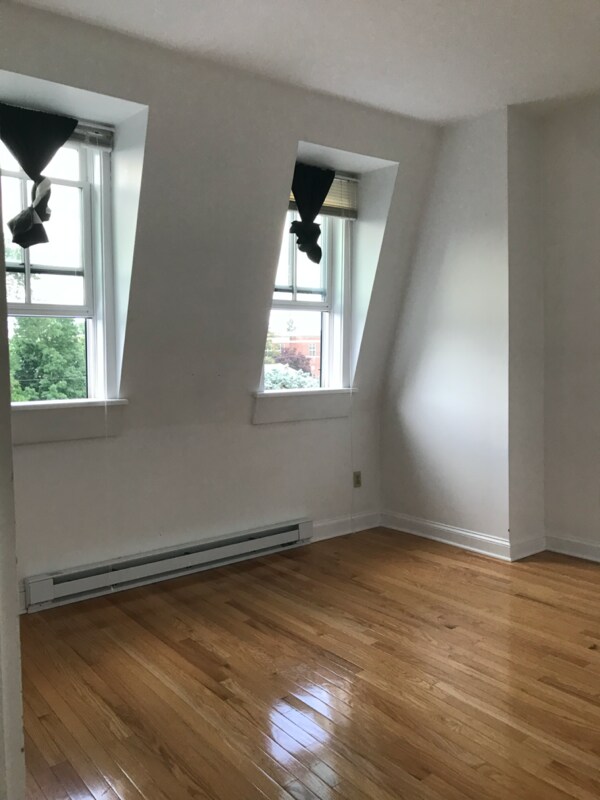 Building Photo - 156 Circular St