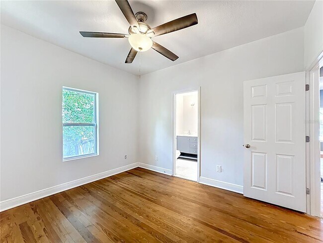 Building Photo - 2409 Drake Dr