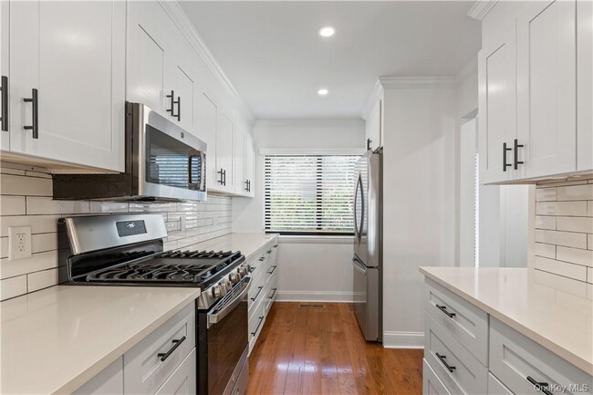 Building Photo - 50 Pondview Rd