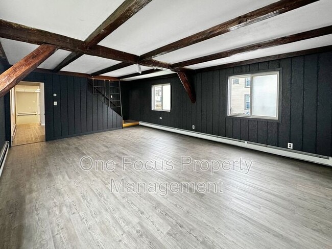 Building Photo - 305 S Jones St