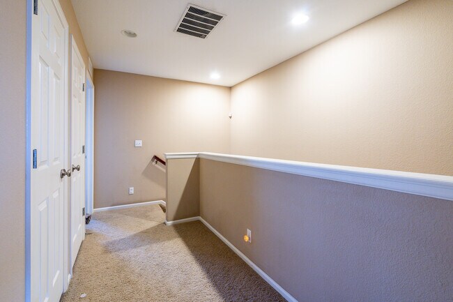 Building Photo - 2681 Stonecrop Ridge Grove