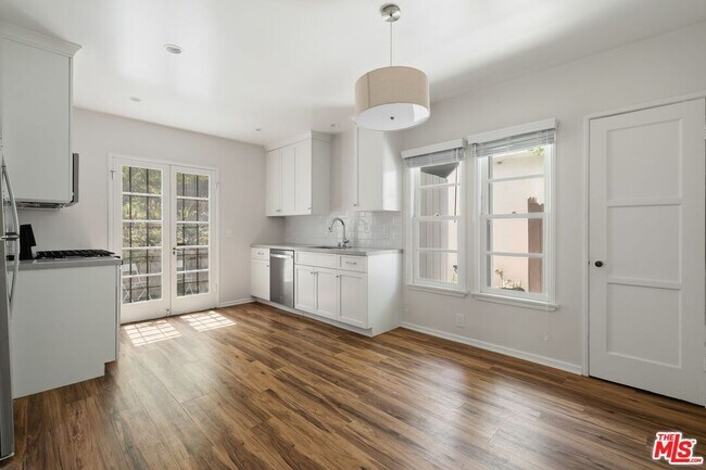 Building Photo - 1229 Smithwood Dr
