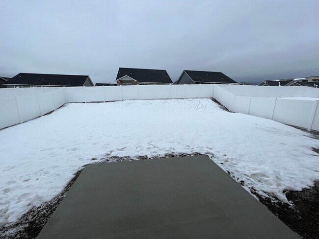 Building Photo - 12685 N Cavanaugh Dr