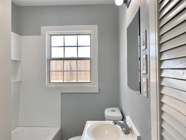 Building Photo - 2371 Broadway St