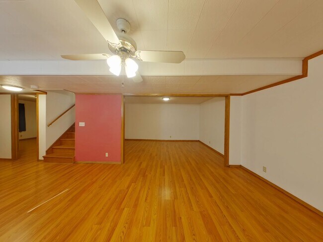 Building Photo - 3 Bedroom Home