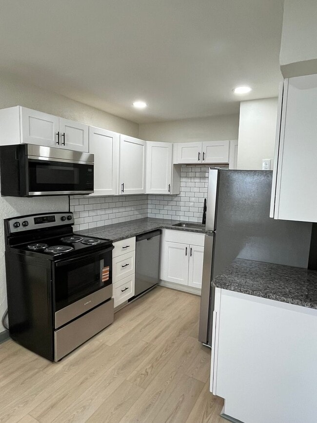 Building Photo - Beautifully Renovated 3BR Home with Modern Finishes & Spacious Living Areas