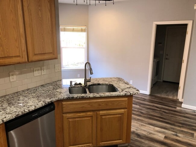 Building Photo - 2687 NW Oak Ridge Dr