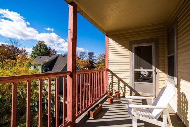 Building Photo - Amazing 4 bed 2.5 bath in Cambridge....