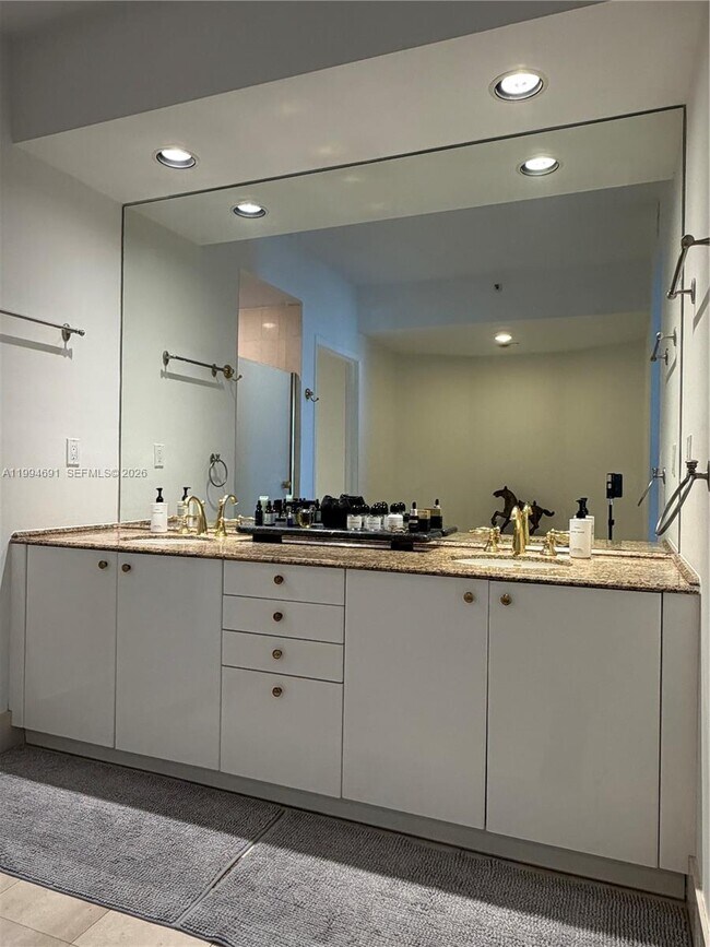 Building Photo - 300 South Pointe Dr