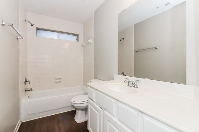 Building Photo - 607 Loggers Chase Ct