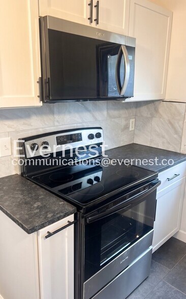 Building Photo - 2730 Elliott Ave