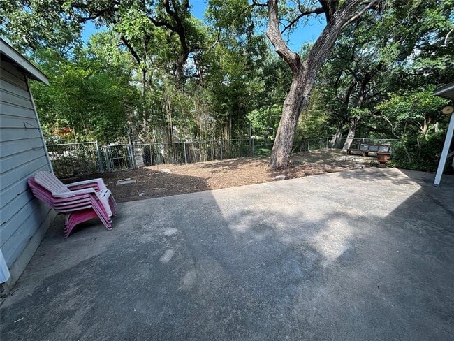 Building Photo - 807 Bouldin Ave
