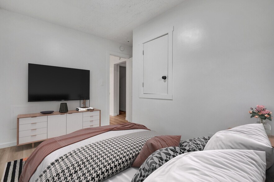 Building Photo - 1225 Regent St