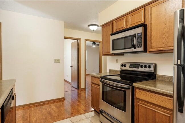 Building Photo - 5874 Beechwood Dr